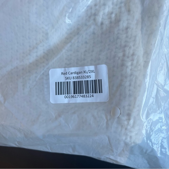 NWT Taylor Swift Red Cardigan Cream Cable Knit Sweater Red Star Accents Sz XL/2X - Picture 3 of 5